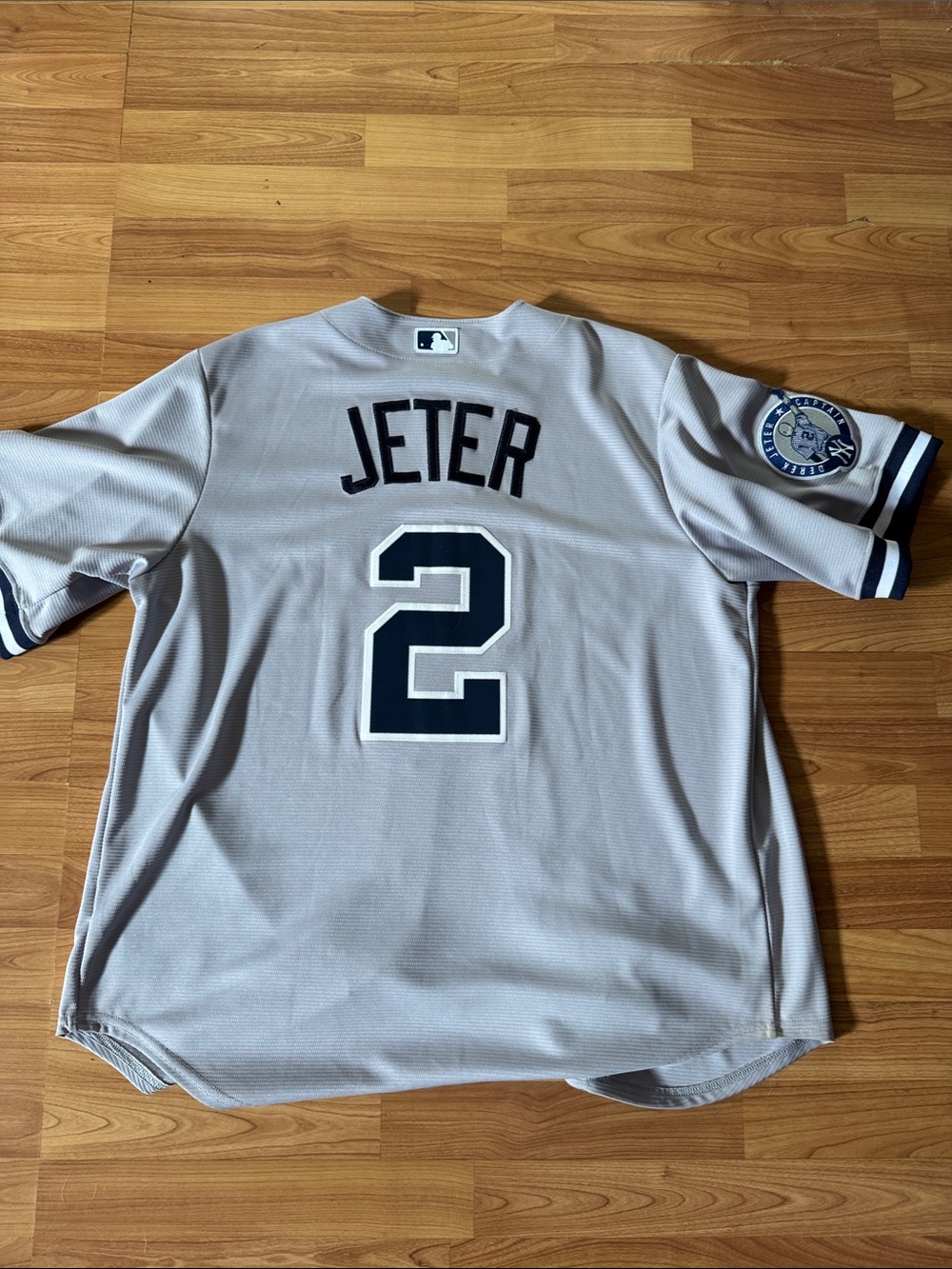 New York Yankees Derek Jeter Retro 2000’s Majestic Road Jersey - Picture 6 of 8